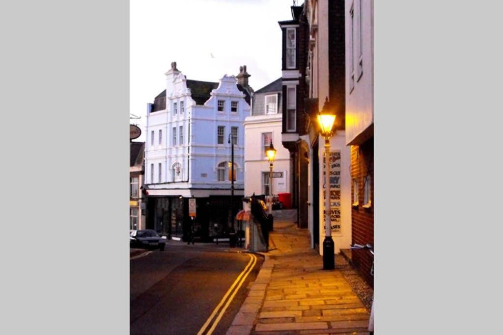 Stunning 18th Century 5 Bed House Old-town