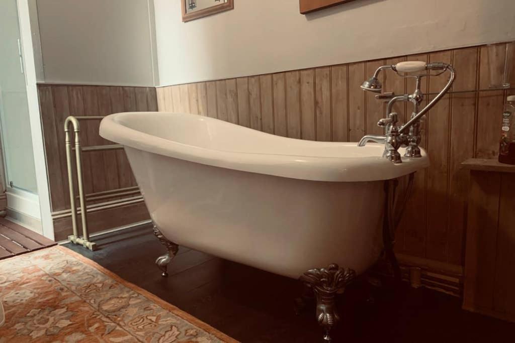 Stunning 18th Century 5 Bed House Old-town Holiday home