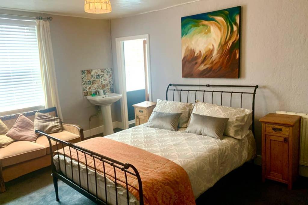 Stunning 18th Century 5 Bed House Old-town