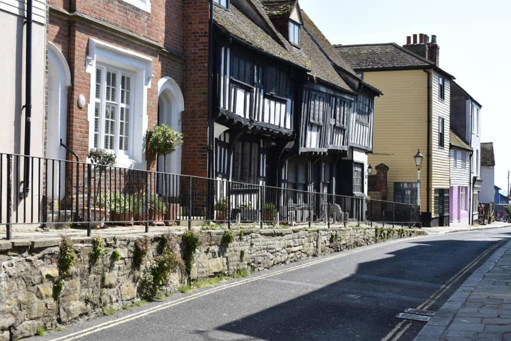 Stunning 18th Century 5 Bed House Old-town Holiday home